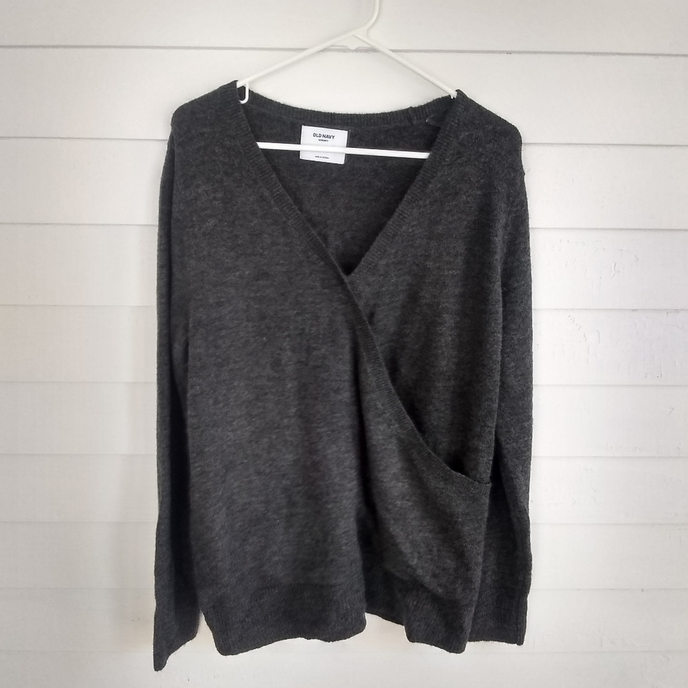 Old Navy Maternity nursing breastfeeding sweater